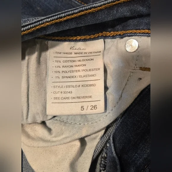 NWOT KanCan Highwaist Distressed Blue Jeans - Picture 9 of 9